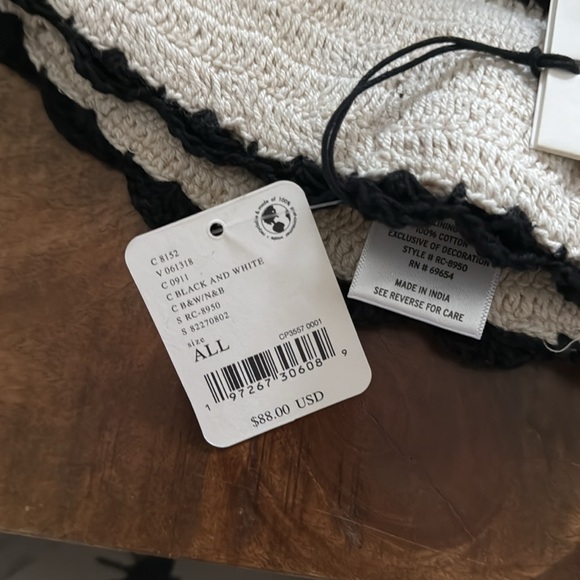 Daniella Crochet Bucket Hat - Picture 6 of 9